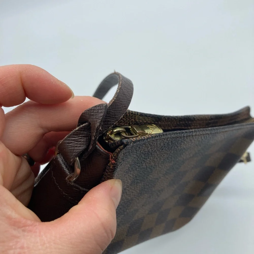 LOUIS VUITTON DAMIER EBENE MAKE UP POUCHETTE BAG